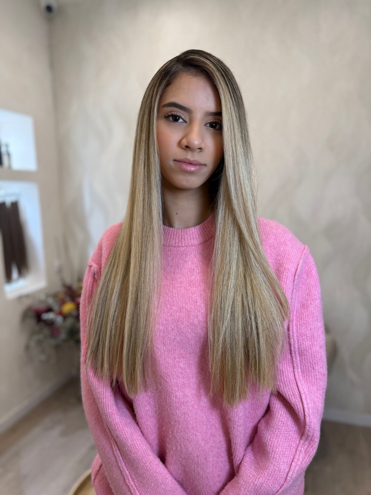Resultado extensiones de cabello rubio liso en cliente - Rafaela Gontijo Madrid