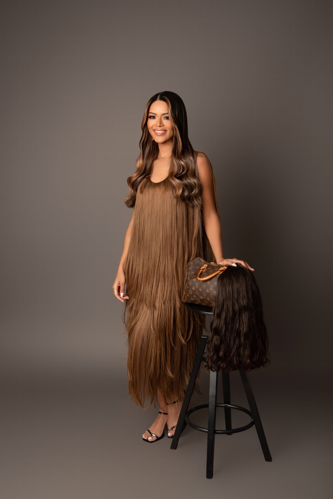 Rafaela Gontijo - Extensiones de cabello largas estilo balayage caramelo en Madrid